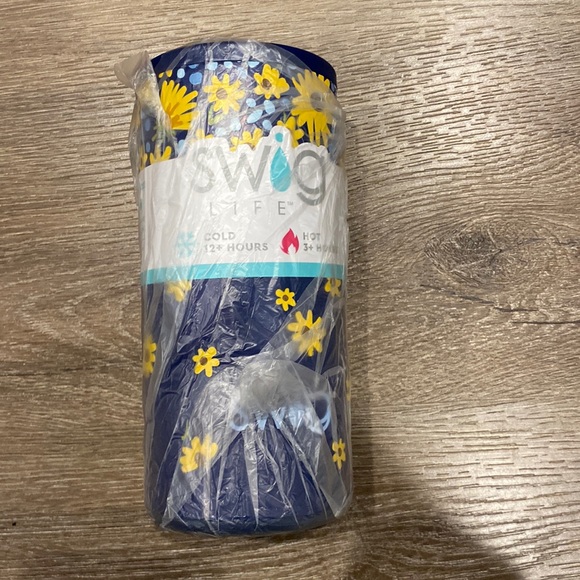 Swig Other - NWT Swig skinny can cooler